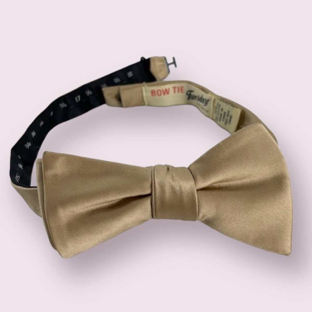 Tuesday Pre-Tied Bow Tie